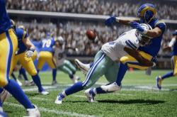 开云体育平台APP-场面火爆！橄榄球观众席沸腾不已