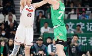 开云sport-青岛队险胜江苏队，周琦统治全场