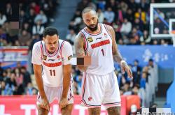 开云sport-江苏队鏖战广东队，克莱带队取胜