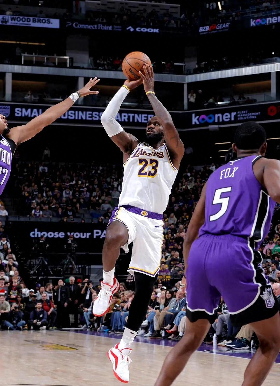 凯尔特人B队横扫湖人B队,乔治送出助攻的简单介绍 凯尔特人B队横扫湖人B队,乔治送出助攻的简单介绍