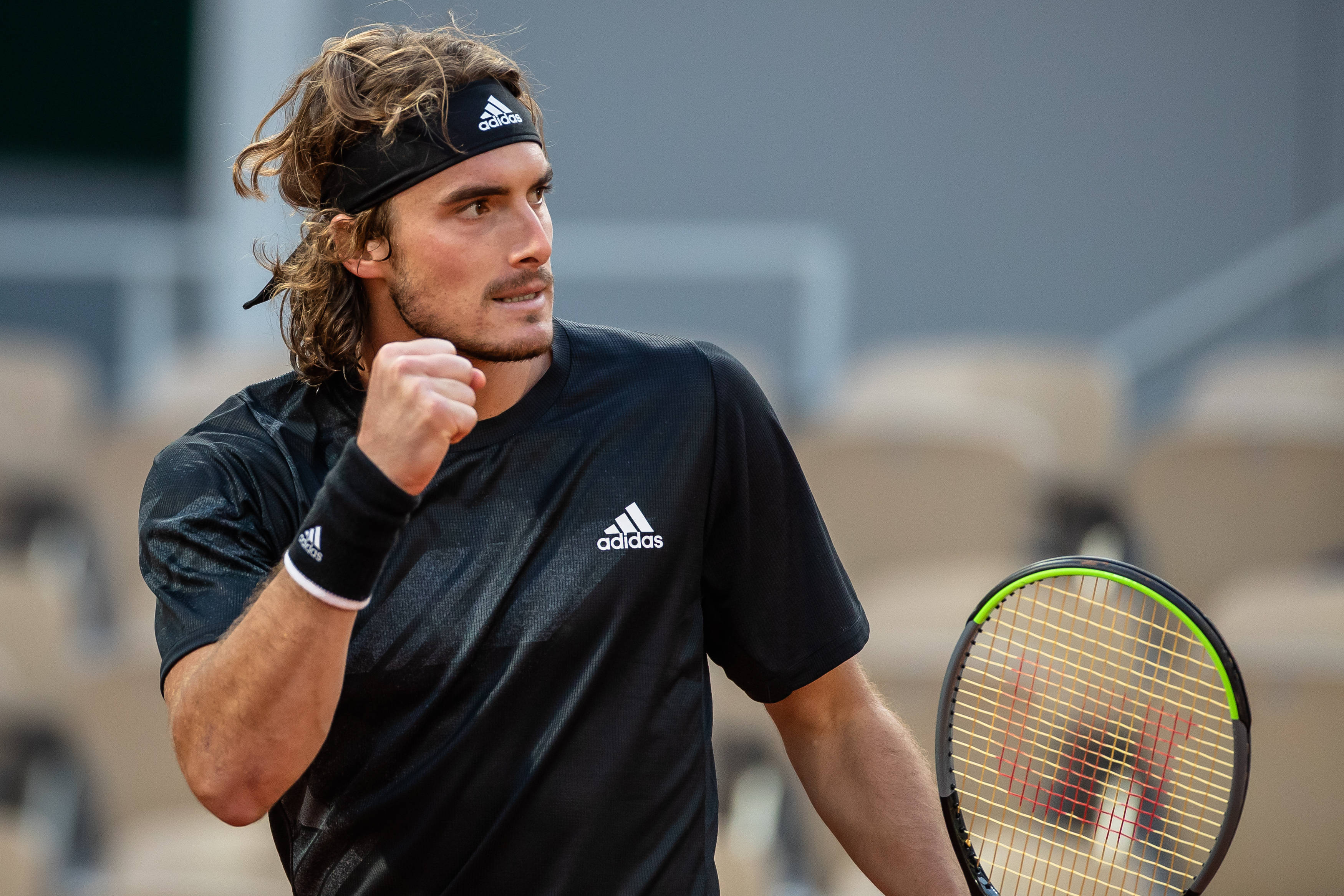 关于西班牙网球队完胜日本网球队，西西帕斯统治全场的信息