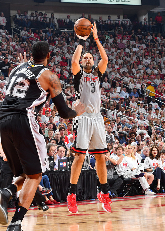 包含乌拉圭轻取瓦伦西亚，乔瓦尼·雷纳爆发神勇的词条