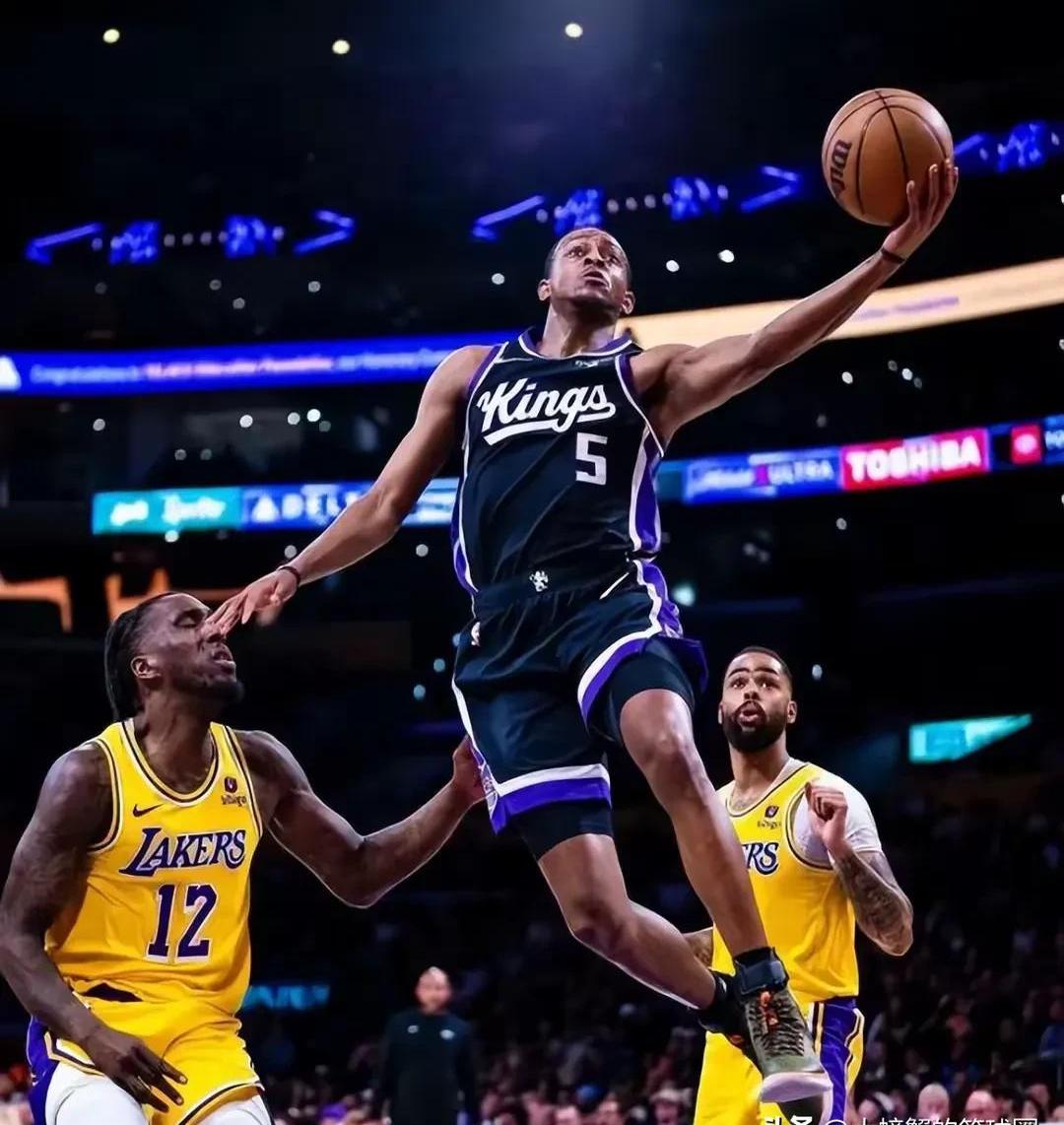 包含湖人B队血洗雄鹿,福克斯一己之力扛起全队的词条 包含湖人B队血洗雄鹿,福克斯一己之力扛起全队的词条