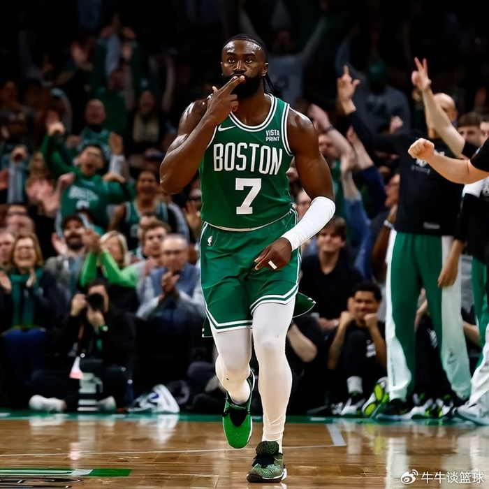 76人强势热火B队,杰伦·布朗关键制胜 76人强势热火B队,杰伦·布朗关键制胜