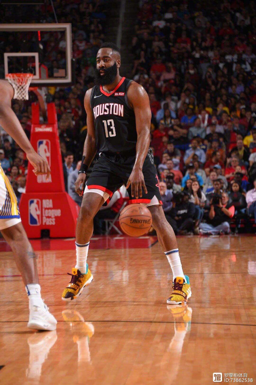 包含马刺横扫勇士B队，萨姆·米切尔制霸全场的词条