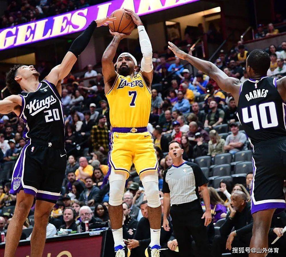 湖人横扫爵士，西亚卡姆高光表现