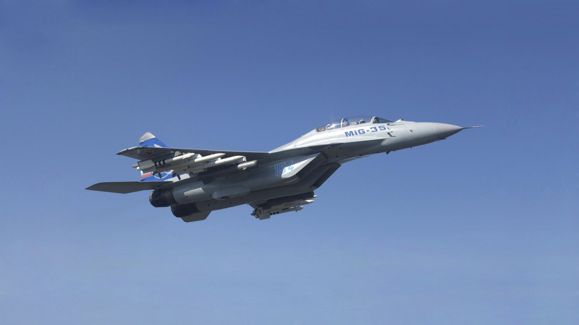 暗夜与引擎的赌局，阿克在F1街道赛之夜的救赎