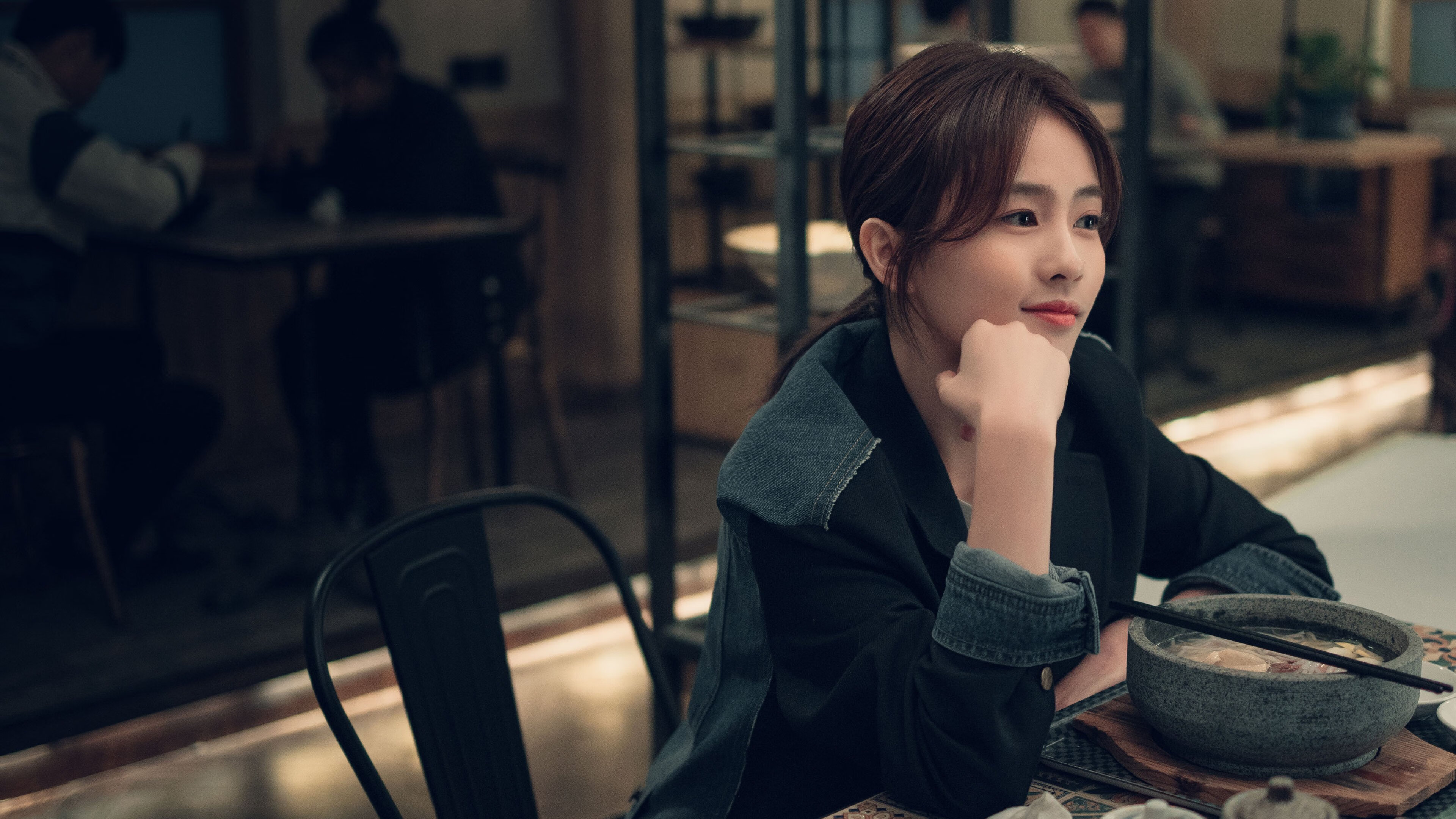 团队横扫与个人接管，足球世界中的双重胜利乐章