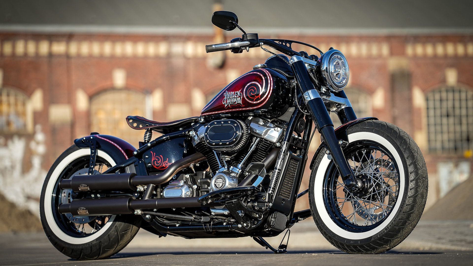 引擎轰鸣与地板回响，当字母哥的完美弧线划破赛道之夜