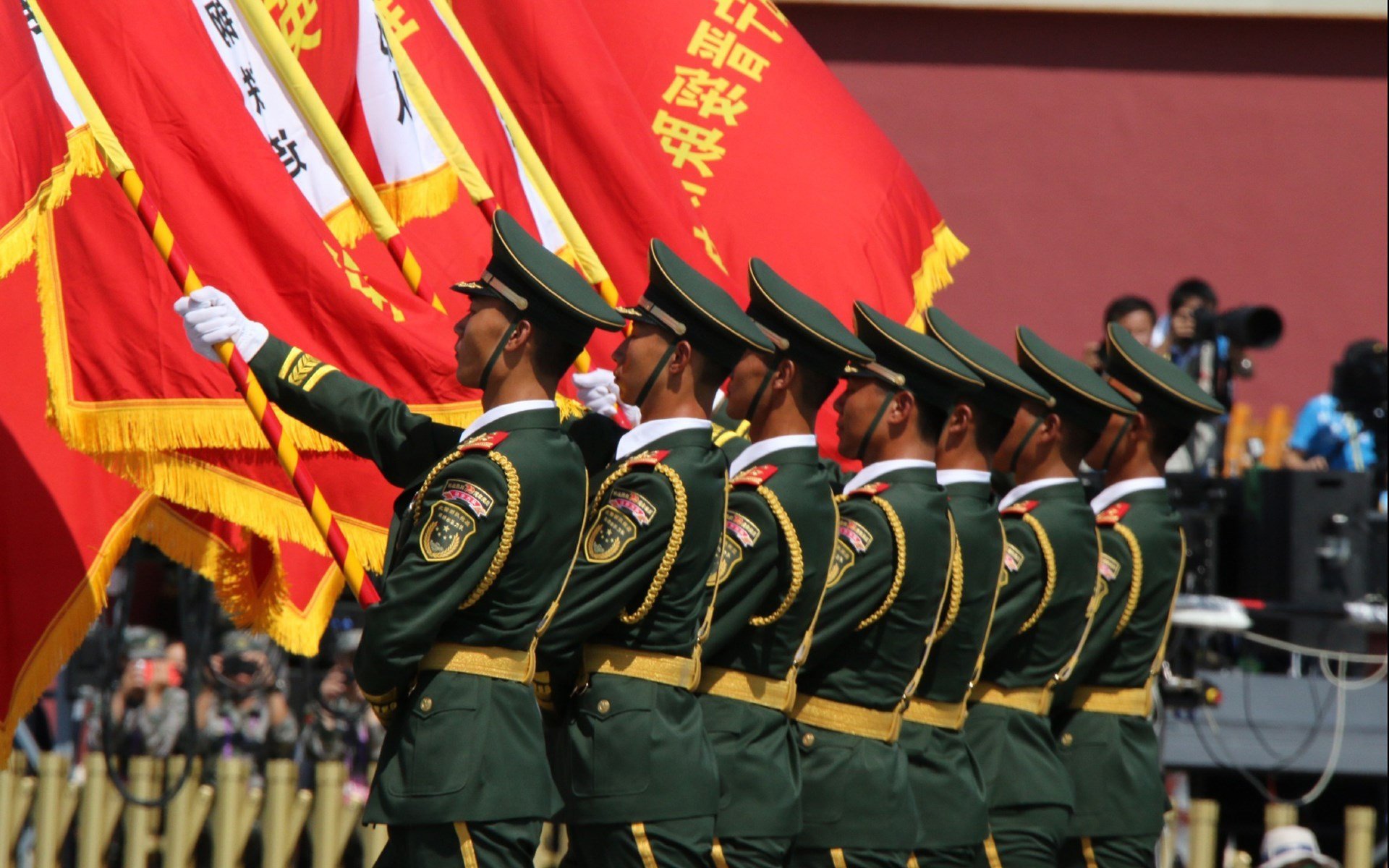 恩比德压制级发挥引爆全场,魔术队与深圳队跨界对决纪实