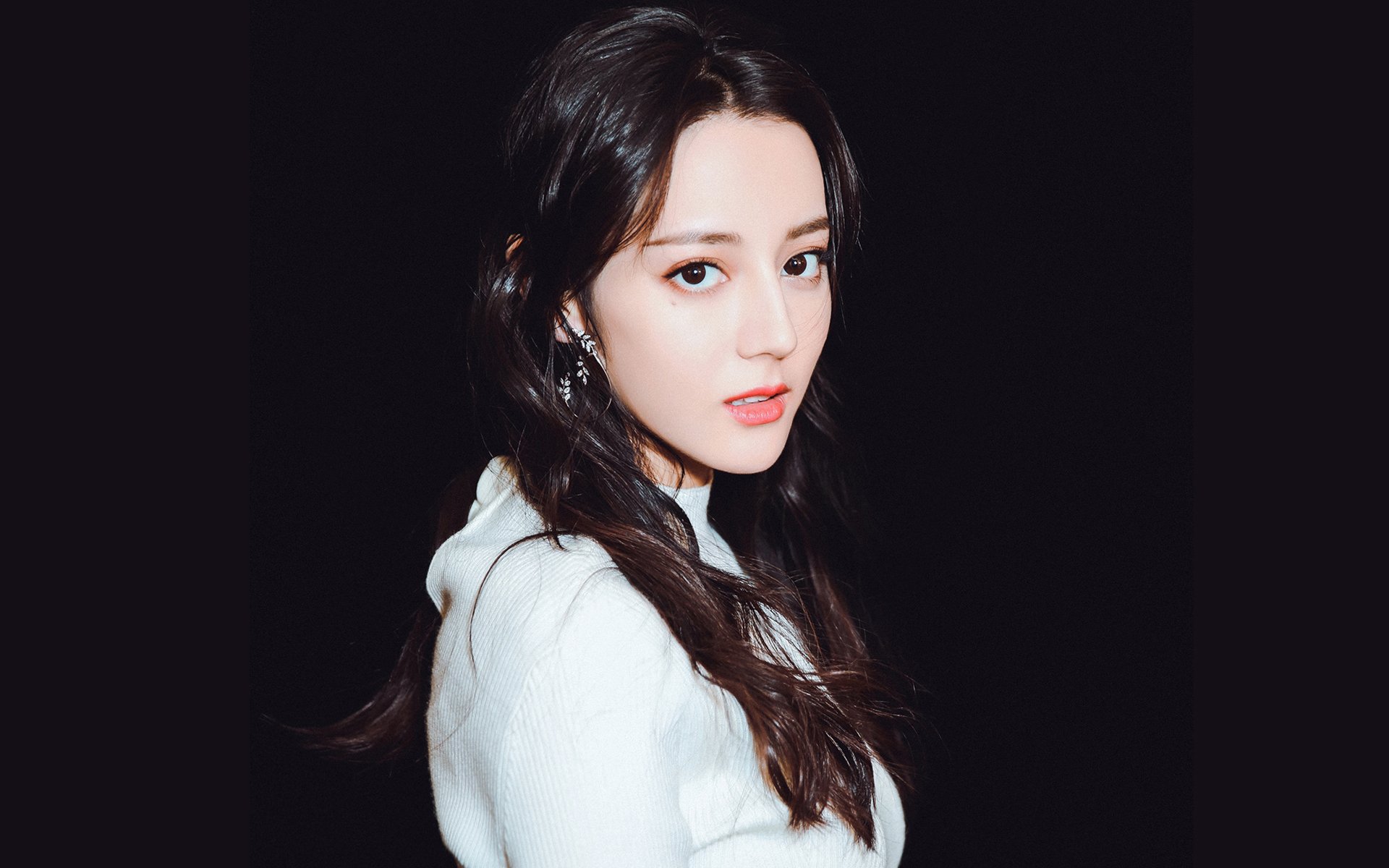 锁链与手术刀,公牛战术铁笼中,哈利伯顿的一束光